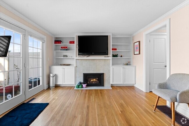 Building Photo - 11 Oak St Rental