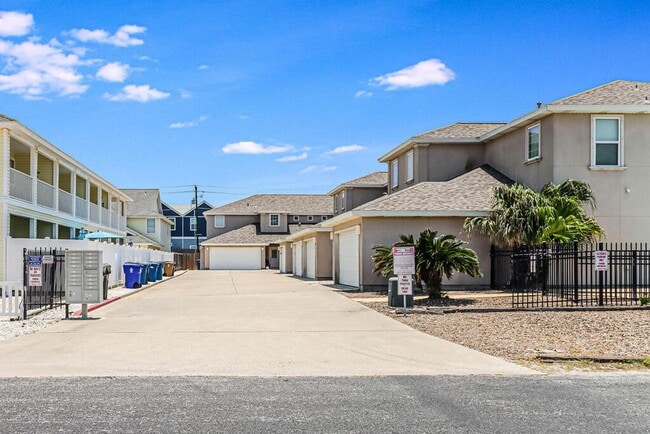 Photo - 15118 Leeward Dr