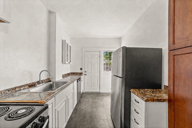 Kitchen - 11427 Clifton Blvd Unit 3