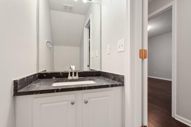 Photo - 3563 Views Trce