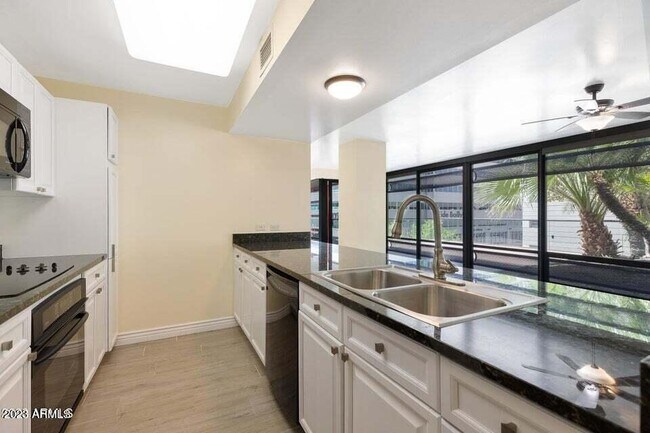 Photo - 4808 N 24th St Unidad 429