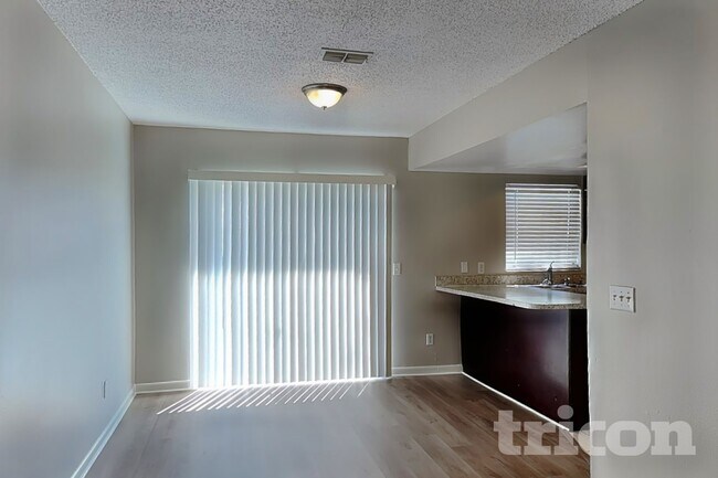 1947 Crown Park Dr