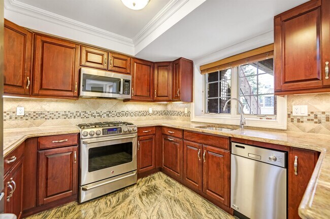 Photo - 2132 Linwood Ave Unit C