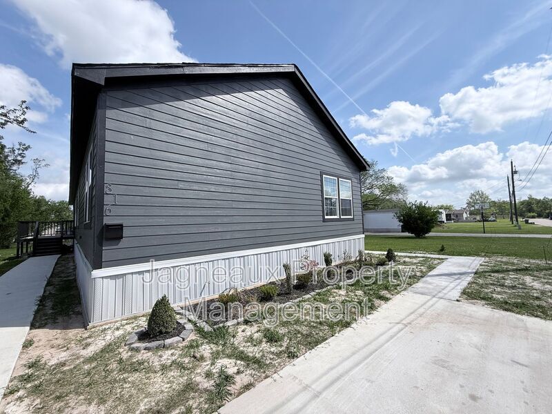 Photo - 816 Shady Ln