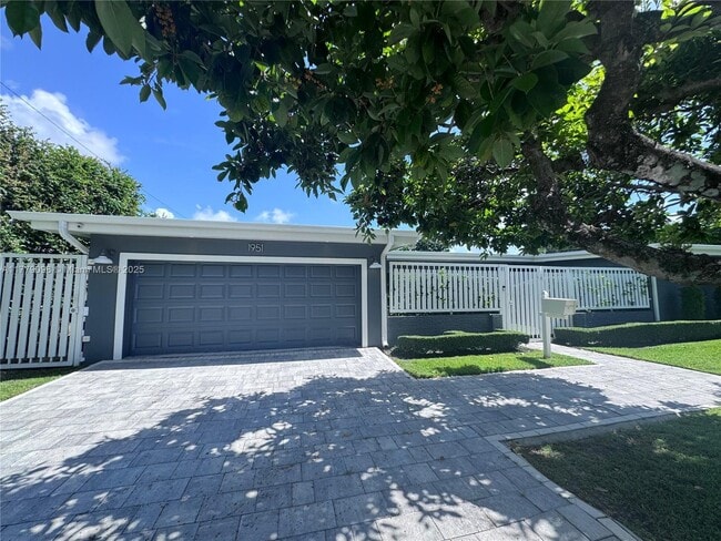 Building Photo - 1951 NE 185th Ter Rental