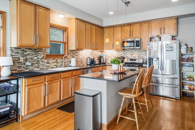 Photo - 1954 W Diversey Pky Unidad 1E