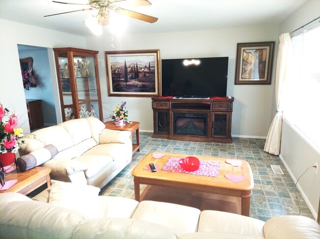 Photo - 730 Governor Rd