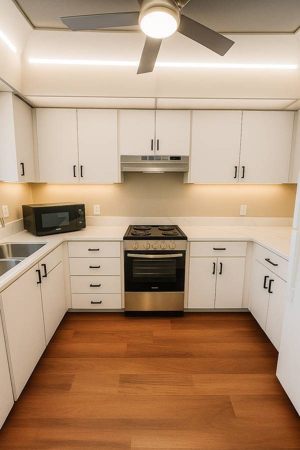 Building Photo - 9470 Live Oak Pl Unit 304