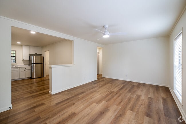 2BR, 1BA - 750SF - Living Room - Timber Ridge Apartments
