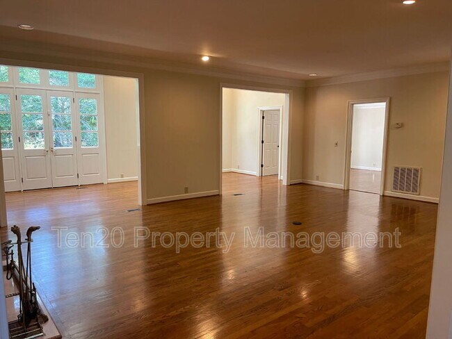 Photo - 1544 Glencoe Dr