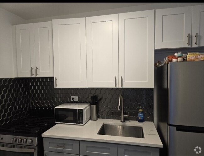 Building Photo - 306 NE 6th St Unit 3 Rental