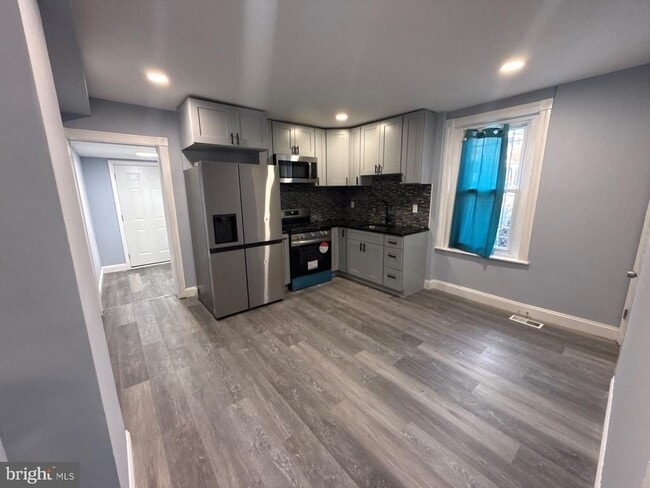 Building Photo - 363 E Airy St