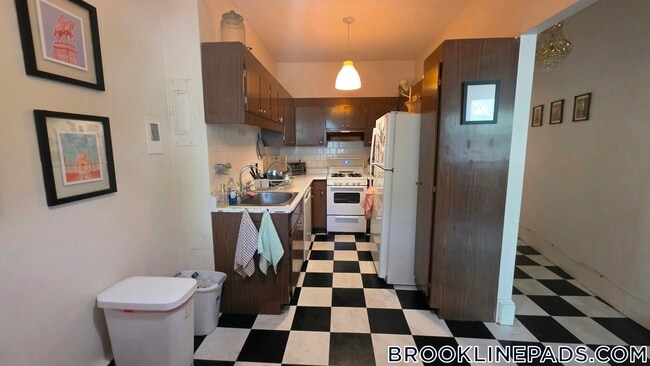 Photo - 184 Naples Rd Unit 4