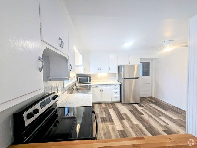 Building Photo - 978 Main St Rental