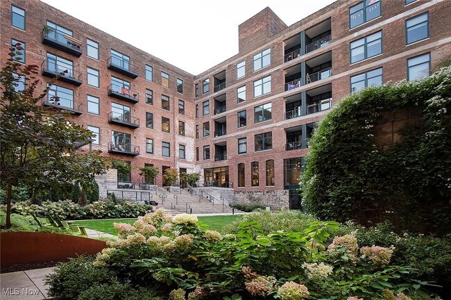 Photo - 725 Johnson Ct Apartment Unit 524