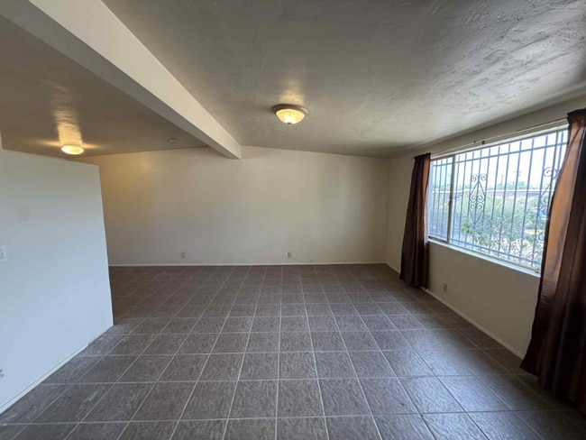 Photo - 4832 E 24th St