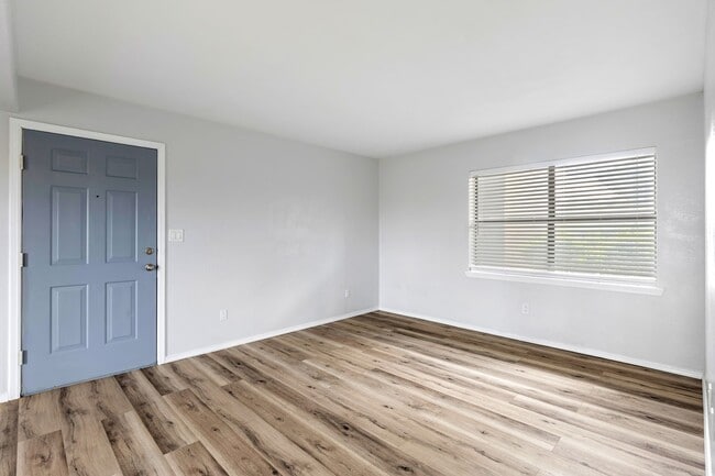 Photo - Beautifully Updated 1Bed / 1Bath Apartment Home Unit 4005-B5