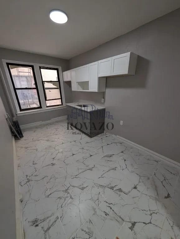 Building Photo - 160 Ellis Ave