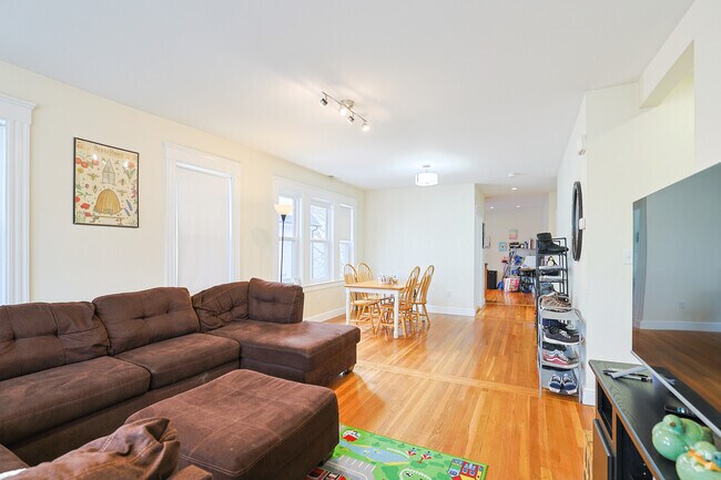 4BR, 2BA - 1,289SF - Living & Dining Room - 7-9 Bonner Ave