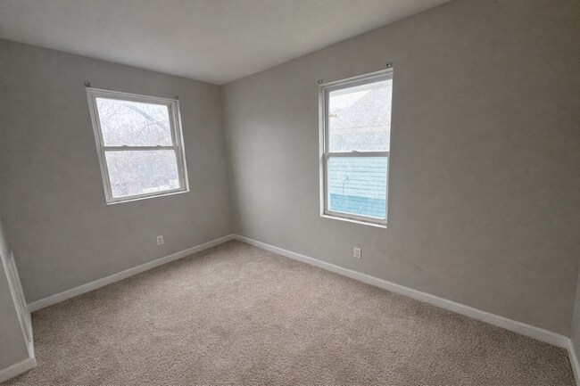 Photo - 841 Lasalle St