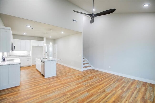 Photo - 1040 Seaborn Way