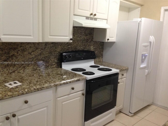 Building Photo - 1325 SE 1st Terrace