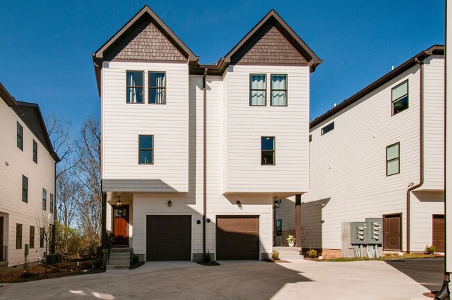 Facade of duplex - 643 Vernon Ave Townhome