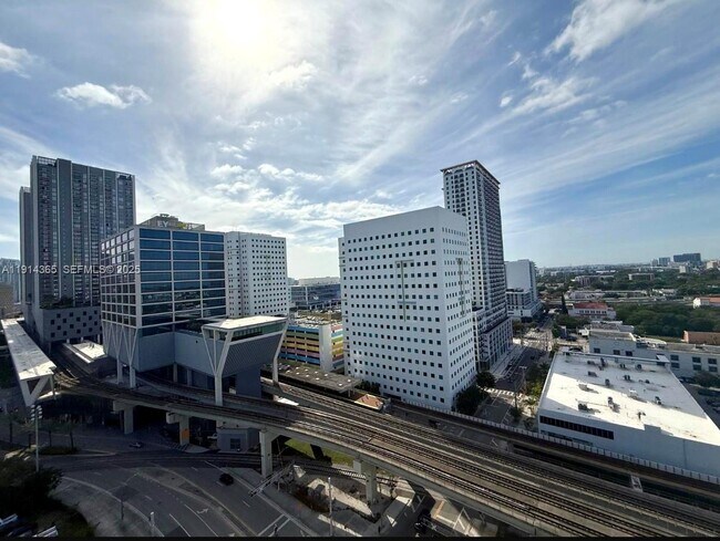 Photo - 850 N Miami Ave Unidad W-2105