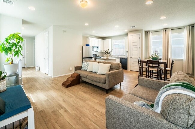 Photo - 125 Fabion St