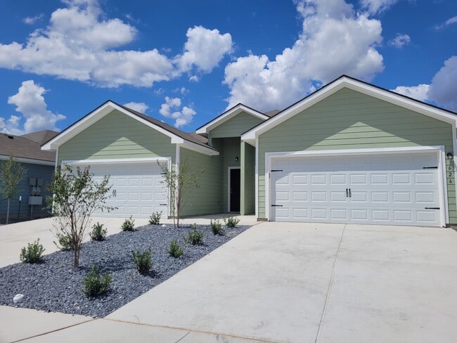 Luxury 3/2 Duplex in Seguin, Texas - Luxury 3/2 Duplex in Seguin, Texas Casa Adosada