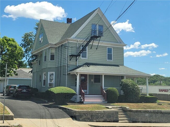 17 Fruit Hill Ave Unit 2