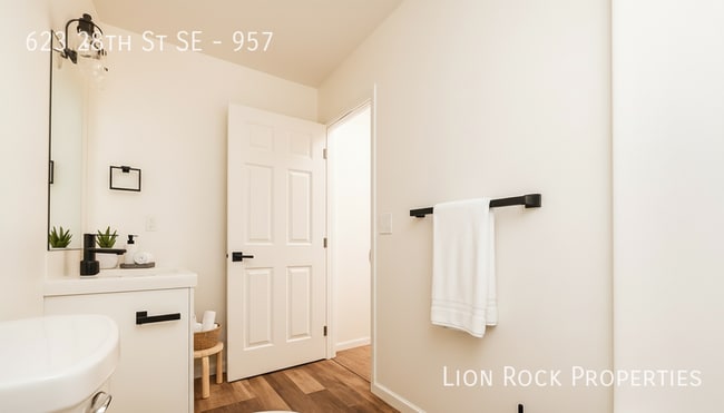 Photo - 623 28th St SE Unidad 957