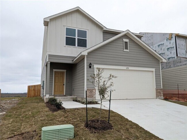 Building Photo - 6705 Routenburn St