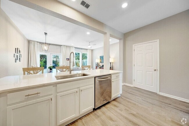 Building Photo - 233 Sand Oak Blvd Rental