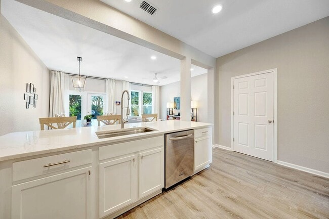 Building Photo - 233 Sand Oak Blvd Rental