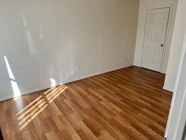 Photo - 736 W Grover St