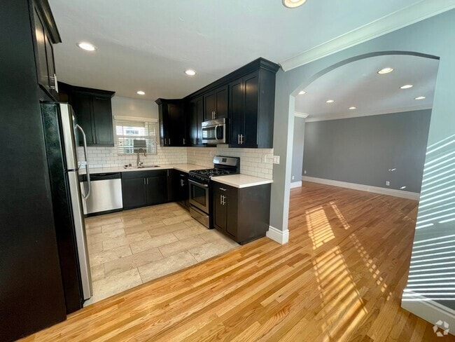 Building Photo - Stylish 2BD Golden Hill Gem | A/C, Bonus R... Unit 2958 B St Rental