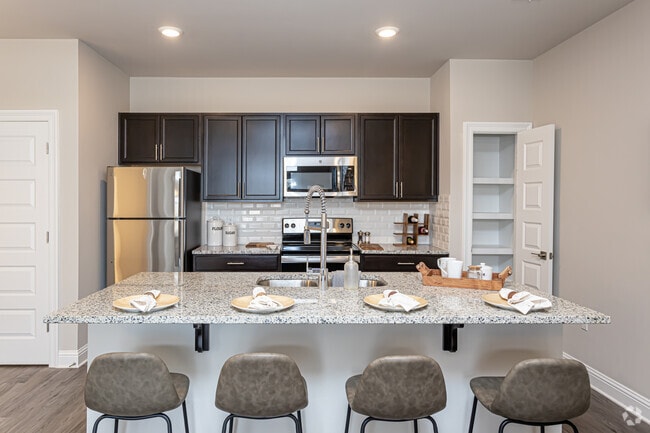 1BR, 1BA - 778SF - The Oasis at Southpark