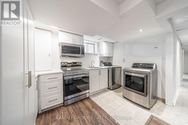 Photo - 714 Gilbert St W