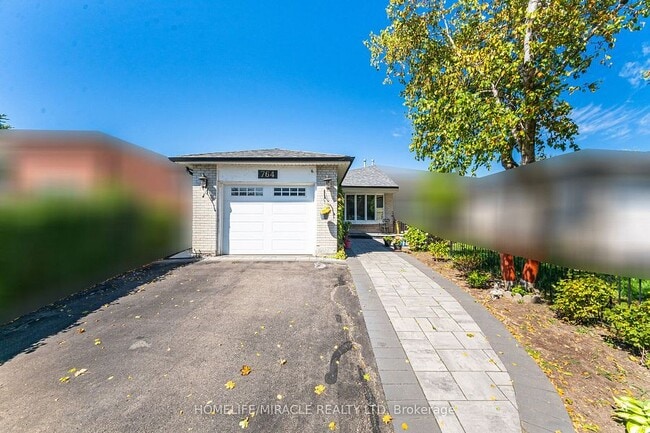 Photo - 765 Eaglemount Cres