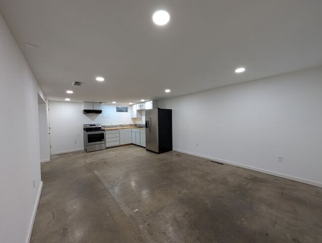 Building Photo - MT Unit MTB