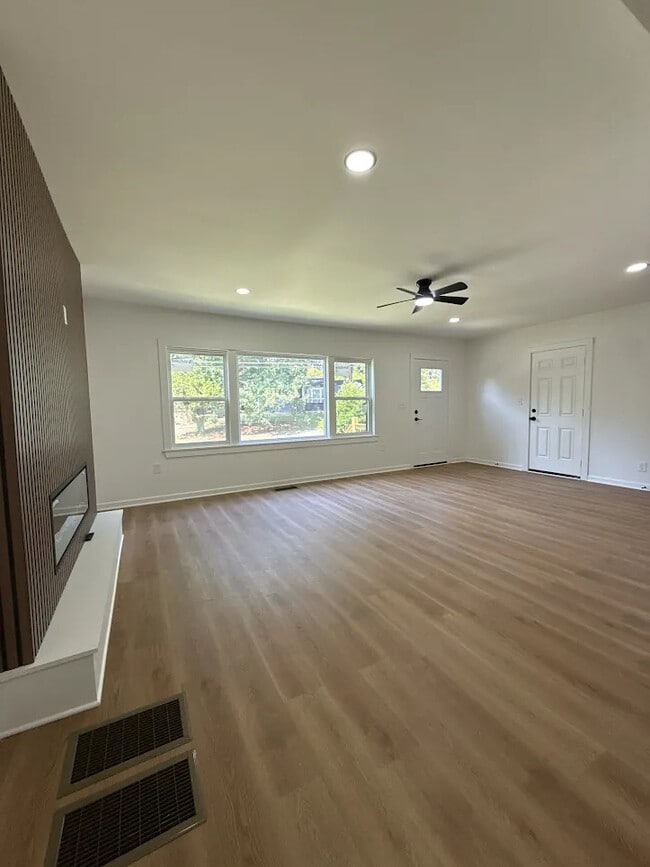 Photo - 1680 Brewer Blvd SW