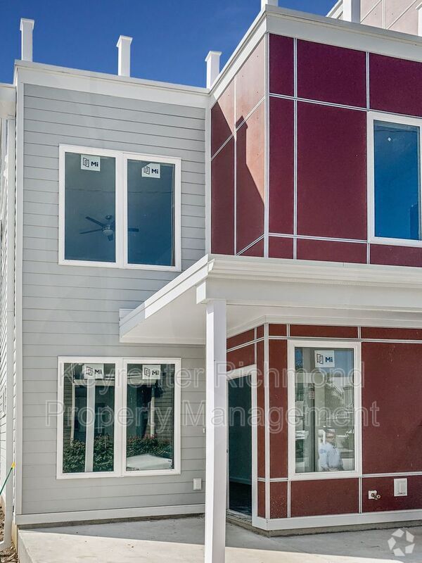 Building Photo - 106 W 12th St E Unit A Rental