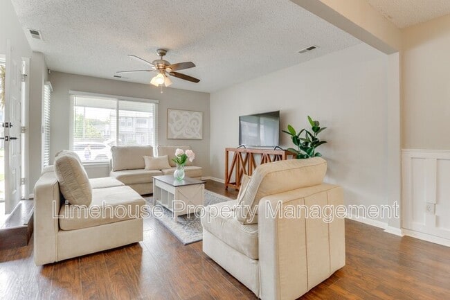 Photo - 749 Quesnel Dr