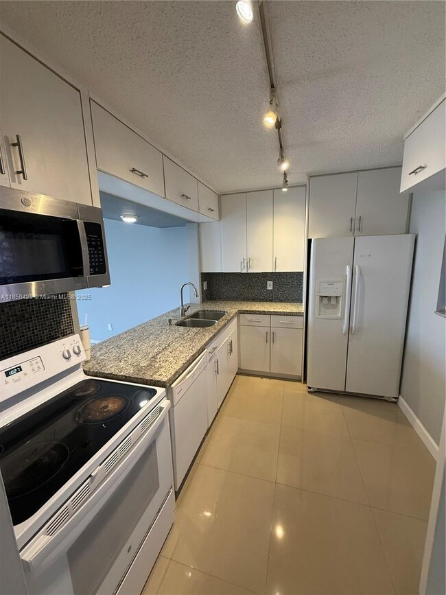 Photo - 8625 NW 8th St Unidad 420