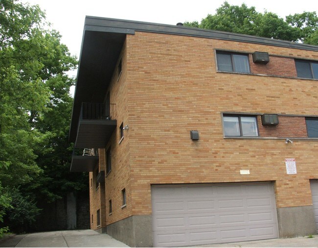 Photo - 210 Hastings St