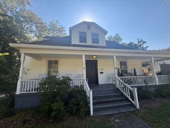 Building Photo - Beautiful Historic Clover Home!