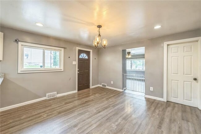 Photo - 2318 Eccles St