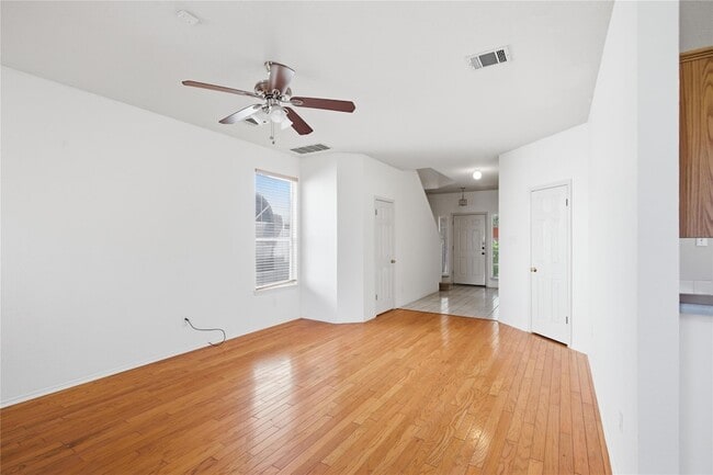 Photo - 14704 Yora Dr