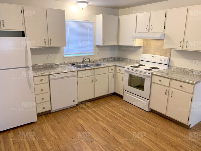 Photo - 2909 Sumac St Unit 2909 Sumac St. #D 213-4